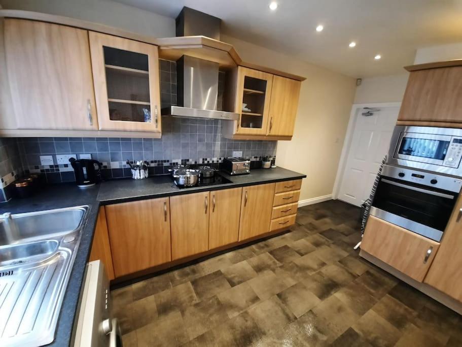Luxury 5-Bed House Near Nec & Bhx Apartment โซลิฮัล ภายนอก รูปภาพ