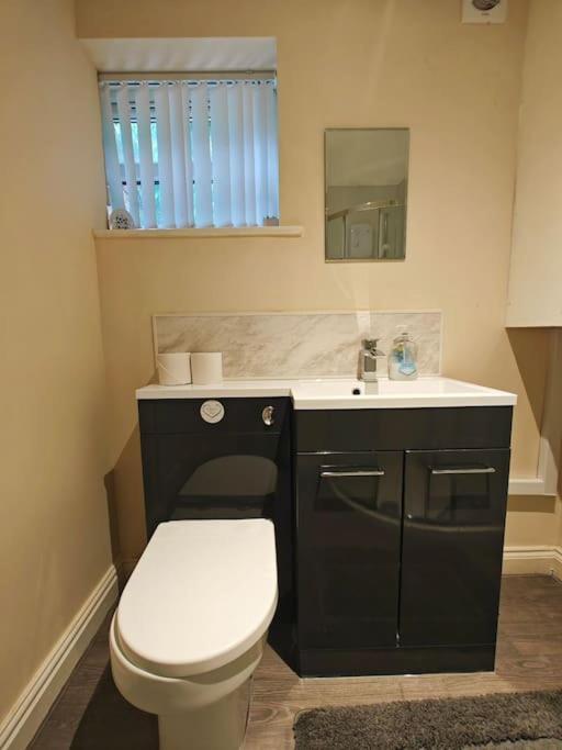 Luxury 5-Bed House Near Nec & Bhx Apartment โซลิฮัล ภายนอก รูปภาพ