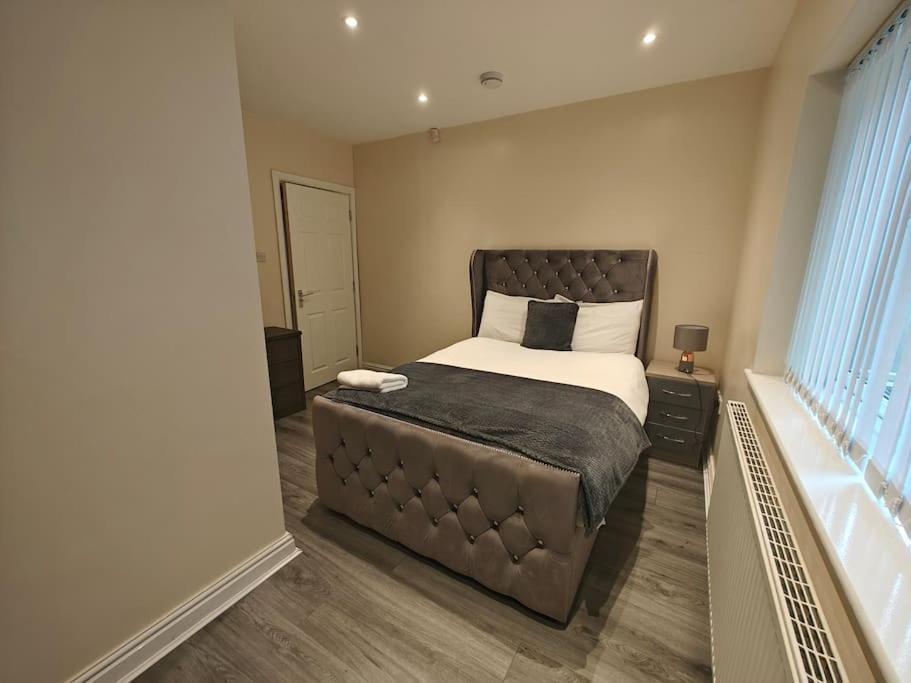 Luxury 5-Bed House Near Nec & Bhx Apartment โซลิฮัล ภายนอก รูปภาพ